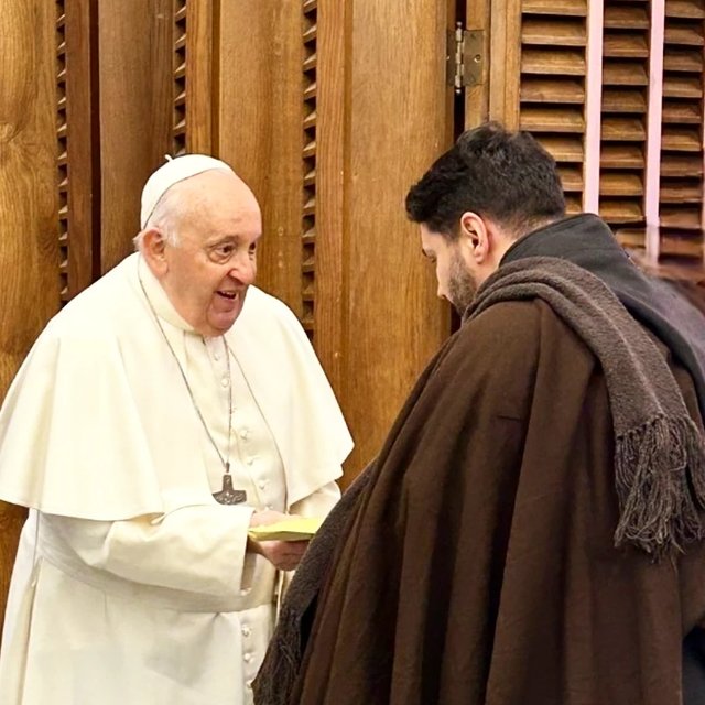 #tbt 
#encontro 
#santopadre 
Hoje recordei com muita alegria e resolvi postar estas fotos inéditas da realização de um sonho. O dia que conheci pessoalmente o meu amado Papa Francisco. Olhando nos seus olhos eu disse…