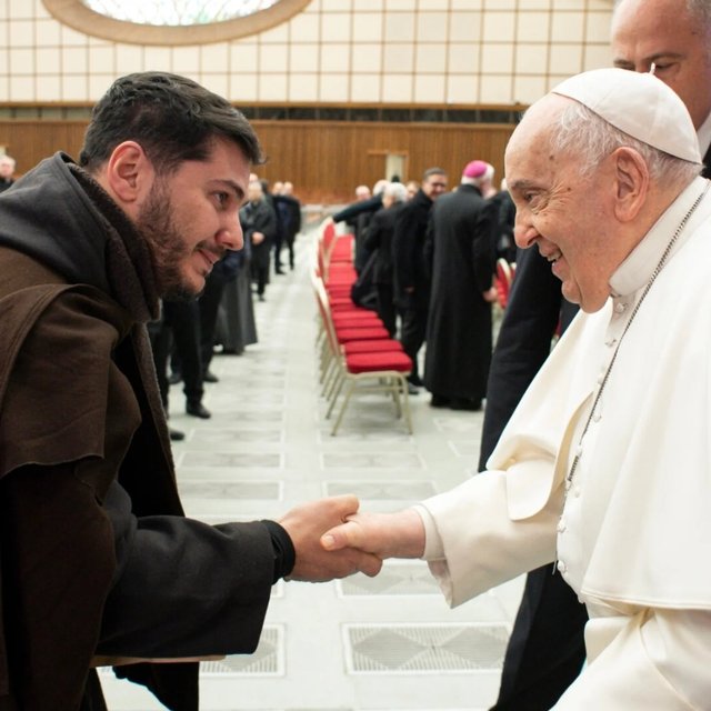 #papafrancisco
#sumopontifice
#misericordia
Olhando em seus olhos eu lhe disse: "Eu te amo tanto. Obrigado por sua vida!" Ele me respondeu: "Eu também  amo você!" Esse foi sem dúvida, um dos dias mais felizes da minha…