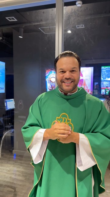 Logo mais às 07h00, estaremos ao vivo pela Rede Vida de Televisão @redevida, para celebrarmos a Santa Missa.