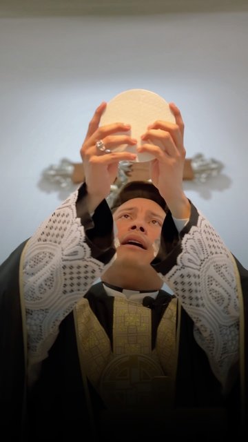 A Missa não é onde Deus precisa de você. É onde você descobre o quanto precisa de Deus.