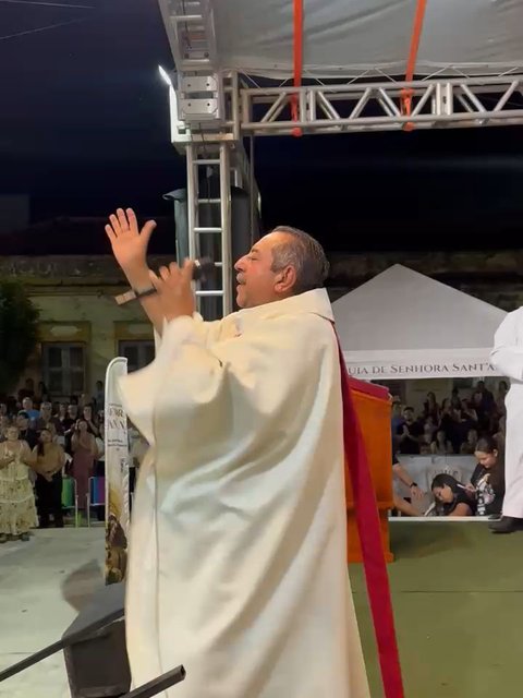 Celebrei na Paróquia de Senhora Santa Ana em Jaguaruana. Uma multidão sedenta de Deus compareceu à Santa Missa.
Obrigado Pe. Alesandro