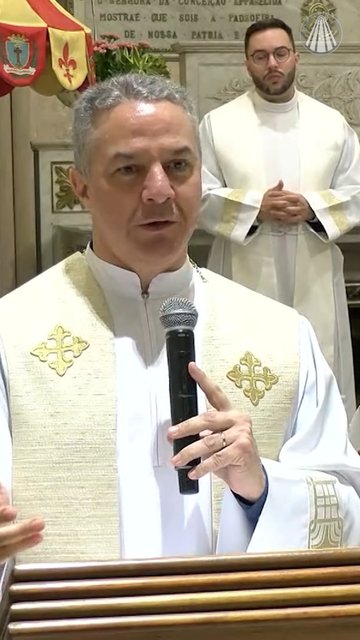 🙏✨ Em sua homilia, Pe. Camilo nos convida a uma reflexão profunda.
De que vale todo o conhecimento e os avanços da humanidade, se eles não estiverem a serviço da vida e do cuidado com o próximo?
A Palavra de Deus no…