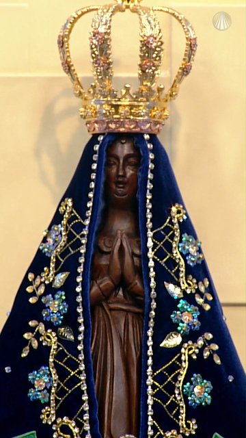 🌹🎶 Em procissão, em romaria… rumo à Casa da Mãe.
Na voz de Pe. Camilo, esta canção nos recorda que todo romeiro carrega uma história, uma intenção e um coração cheio de esperança. 🤍
Seja para agradecer, pedir ou sim…