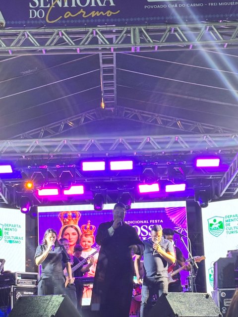 Ontem, 17 de julho, tivemos a alegria de viver uma noite de muita fé, música e comunhão na Comunidade de Chã do Carmo, em Frei Miguelinho, durante a Festa de Nossa Senhora do Carmo. Agradecemos a Deus pelo carinho de …