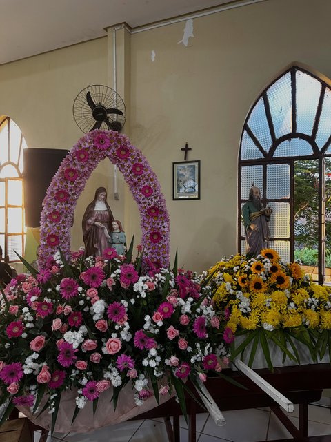 Encerramento do Tríduo em honra a Santa Ana.
Encerramos com grande alegria e gratidão o Tríduo em honra à nossa excelsa Padroeira da comunidade de Ribeiro do Mel, Santa Ana. Vivemos dias de intensa fé, oração e comu…