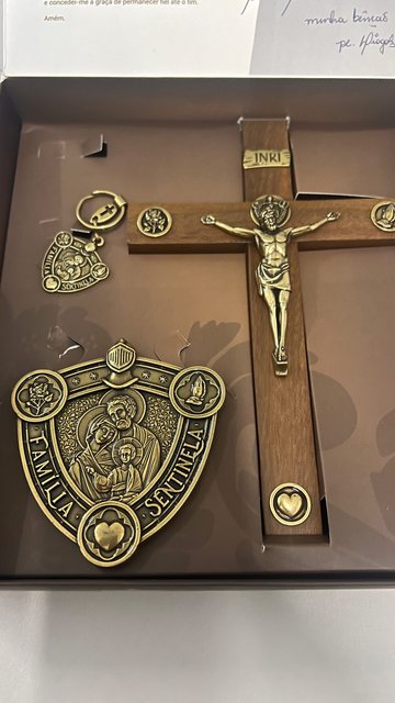 Um lindo presente que acabo de receber do meu amigo @padrediogoalbuquerque
#familiasentinela
Obrigado padre pelo carinho e orações. Estamos unidos!