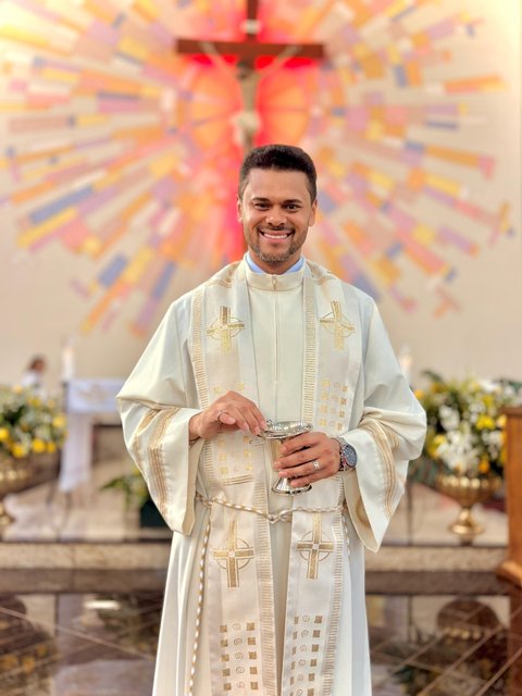 SÓ AGRADECER 🙏🏽🤎

E quando me dou conta já se passaram 18 anos. 
Quantas vidas passaram pela minha. 
Quantas histórias ajudei a escrever. 
Quantos corações foram tocados. 
Quanta vida ganhei. 

Imperfeito, mas feliz. …