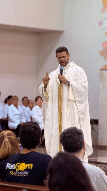 "A vida, ela não foi feita para sermos sozinhos, a vida foi feita para caminharmos juntos."

Homilia Ascenção do Senhor, 17/05/26.

Assista a homilia completa clicando no link da nossa bio pelo YouTube.