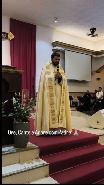 Uma Noite linda 🤗🙏🏼🙌🏼
Momento de Clamor, Canção e Adoração em Volta Redonda-RJ.
#padrejairosilva #musicacatolica #coraçãosemeador #adoração