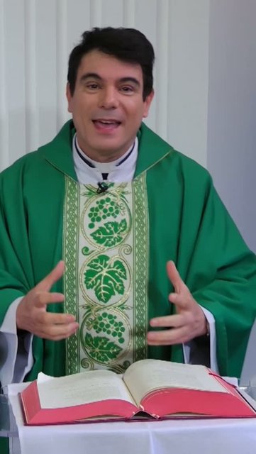 Acompanhe este trecho da homilia da Santa Missa desta segunda-feira, 20.
No Evangelho de hoje (Mt 12,38-42), alguns mestres da Lei e fariseus pedem a Jesus um sinal para acreditar n'Ele. O Senhor, porém, os convida a…