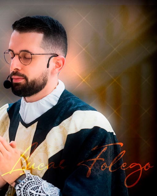 Desde jovem, senti o chamado para Deus e, aos 18 anos, entrei no seminário. Sou graduado em Filosofia pela UNIFACC-MT, com estudos teológicos na PUC-RS e especialização em Arte Sacra pela FASBAM. Atualmente, sou Pároc…