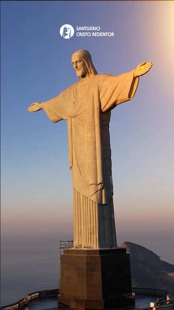 De braços abertos, do Alto do Corcovado e de muitos outros lugares…
Aqui, cada olhar encontra um abraço, cada passo encontra sentido.
O Santuário Arquidiocesano Cristo Redentor é muito mais que um monumento: é um conv…