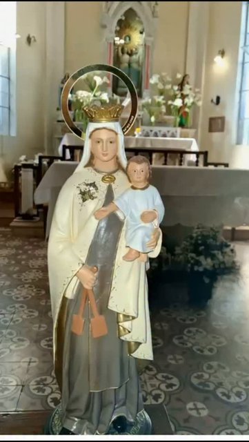 No dia de Nossa Senhora do Carmo, elevamos nosso coração a Maria e pedimos sua proteção sobre nossas famílias, nossos pensamentos, nossas casas e nossa caminhada de fé.
Mãe do Carmo, cobre-nos com teu manto.
Guarda-n…
