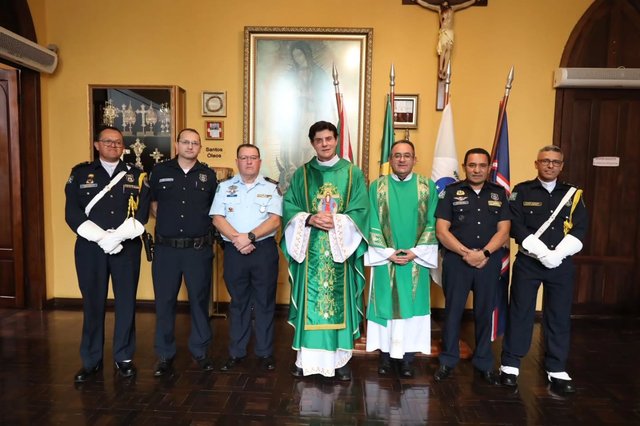 Hoje, com grande alegria, celebramos a Santa Missa em Ação de Graças pelos 40 anos da GUARDA MUNICIPAL DE CURITIBA, presidida pelo nosso Arcebispo Dom José Antonio Peruzzo.
Louvado seja Deus pelos homens e mulheres q…