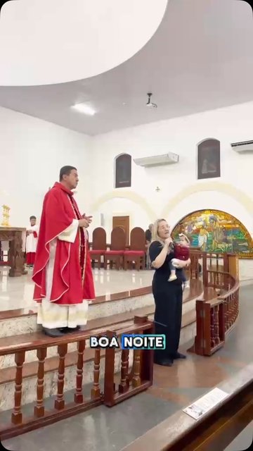 Durante a missa desta sexta-feira, Laura compartilhou um testemunho de milagre após sua participação em uma das celebrações do Padre Ricardo Rodolfo em nosso Santuário. 
Vale a pena conferir. 

E você, tem alguma hist…
