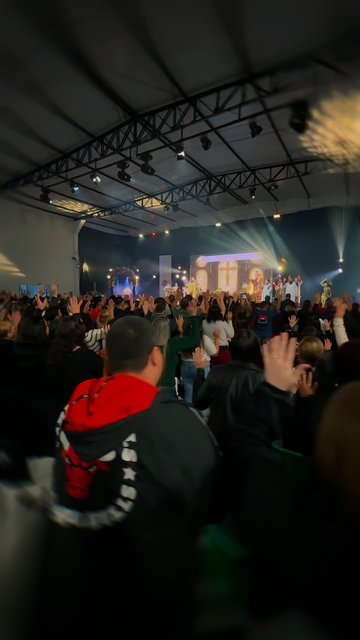Já demos início à Santa Missa, vamos proclamar que muralhas caíram e a vitória enfim chegou! ❤️‍🔥