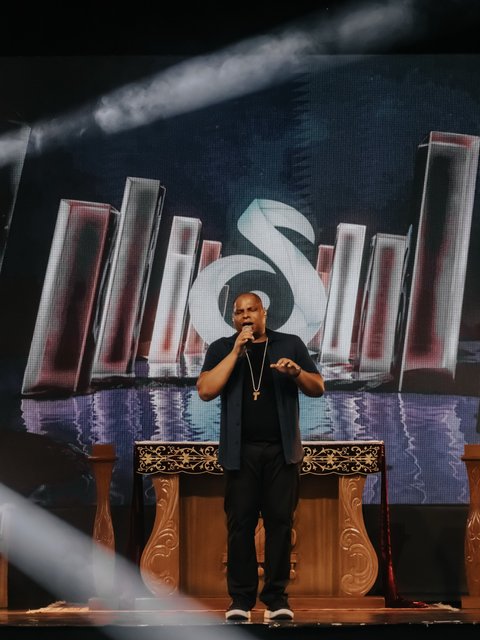 Uma noite de louvor, alegria e profunda experiência com Deus. Que cada canção continue ecoando em nossos corações e nos conduza sempre mais à presença do Espírito Santo! @davidsonsilvaoficial e @gbaworship!!! Foi lind…