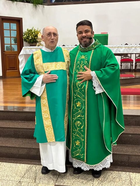 Missa em ação de graças pelos 81 anos do nosso querido Diácono Antoninho ✨️ completados na próxima segunda-feira.
Louvamos a Deus pelo dom da sua vida e pelo seu sim generoso ao serviço do Reino. Que o Senhor continu…