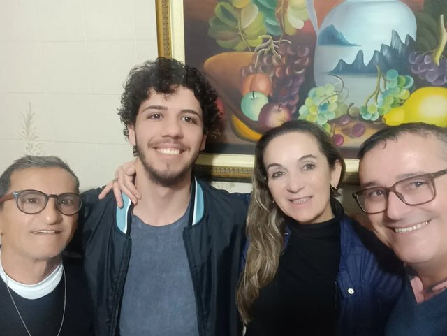 A Nádia entrou na foto conosco...